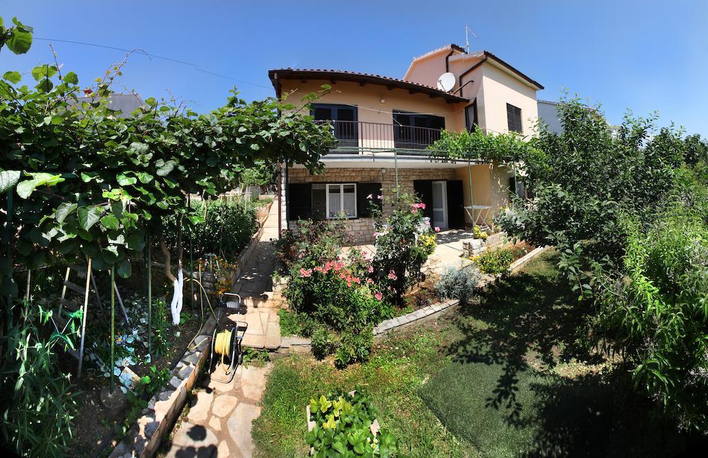 Apartment Ema Premantura Bilik gambar