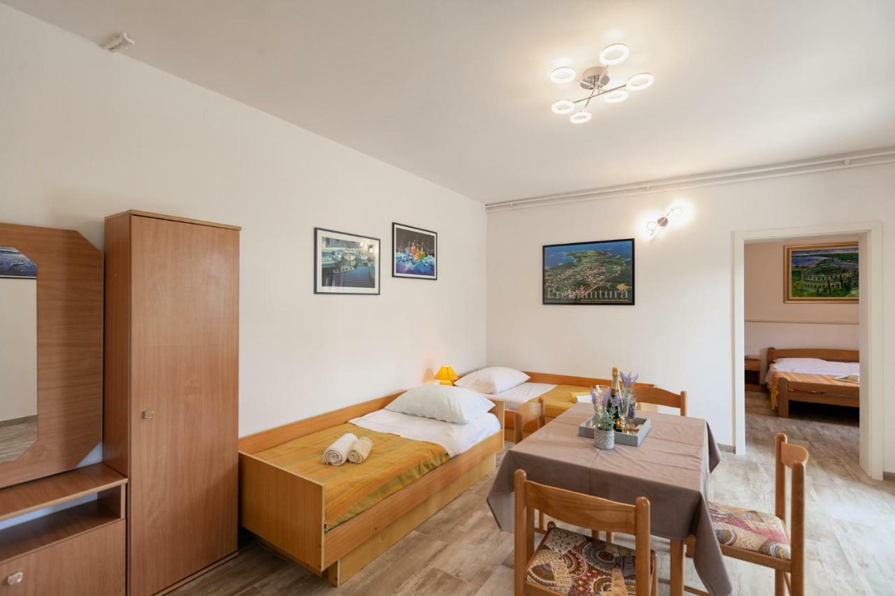 Apartment Ema Premantura Luaran gambar