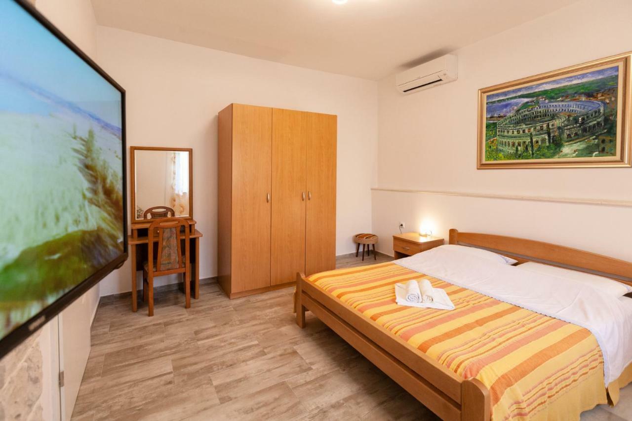Apartment Ema Premantura Luaran gambar