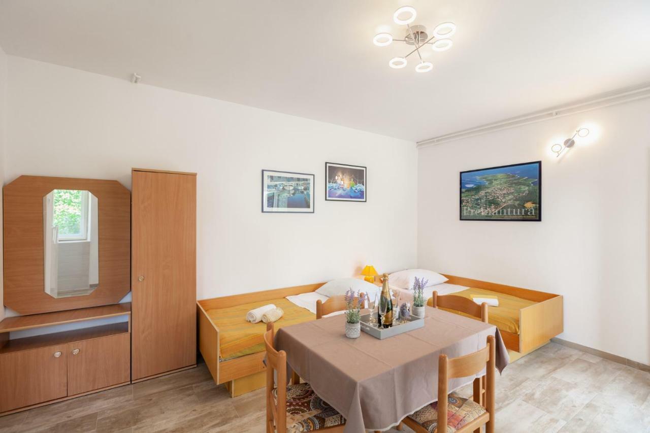 Apartment Ema Premantura Luaran gambar
