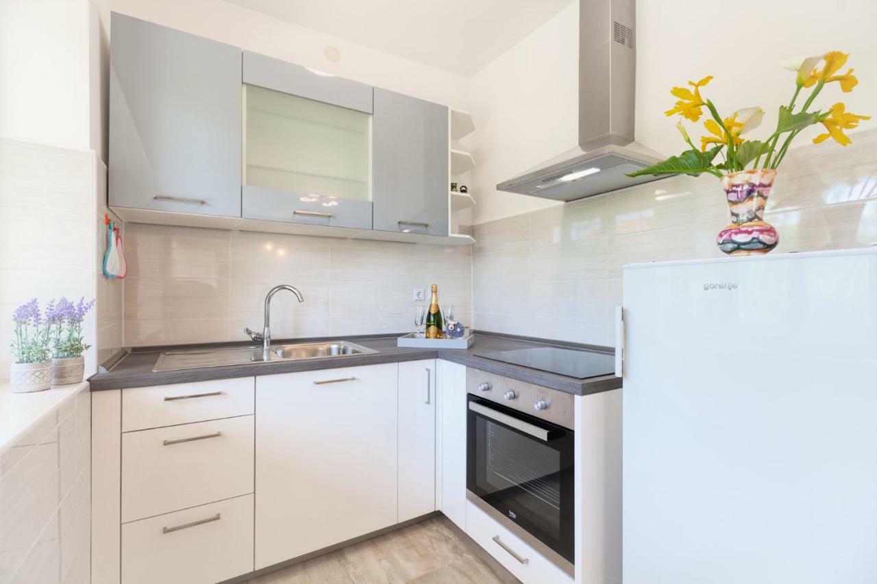Apartment Ema Premantura Luaran gambar