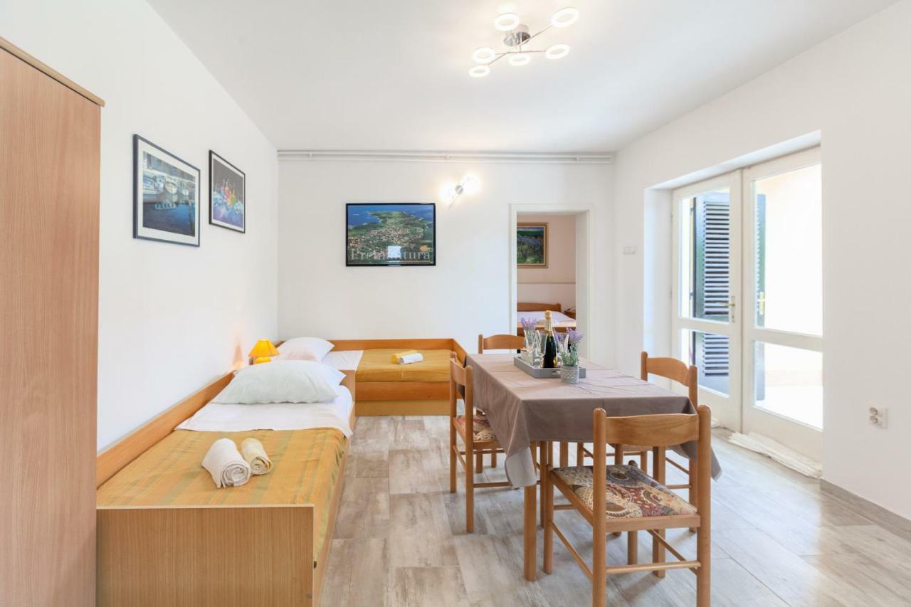 Apartment Ema Premantura Luaran gambar