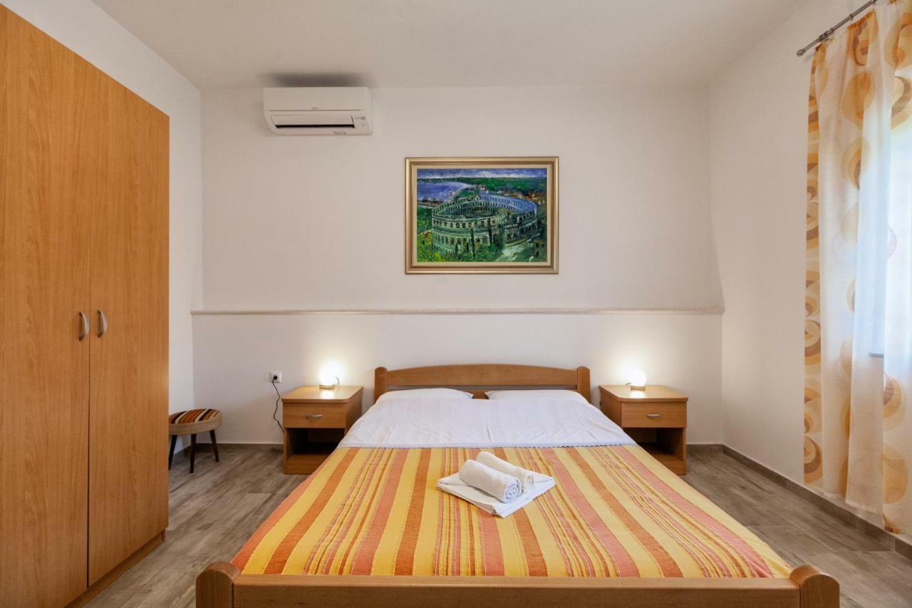 Apartment Ema Premantura Luaran gambar