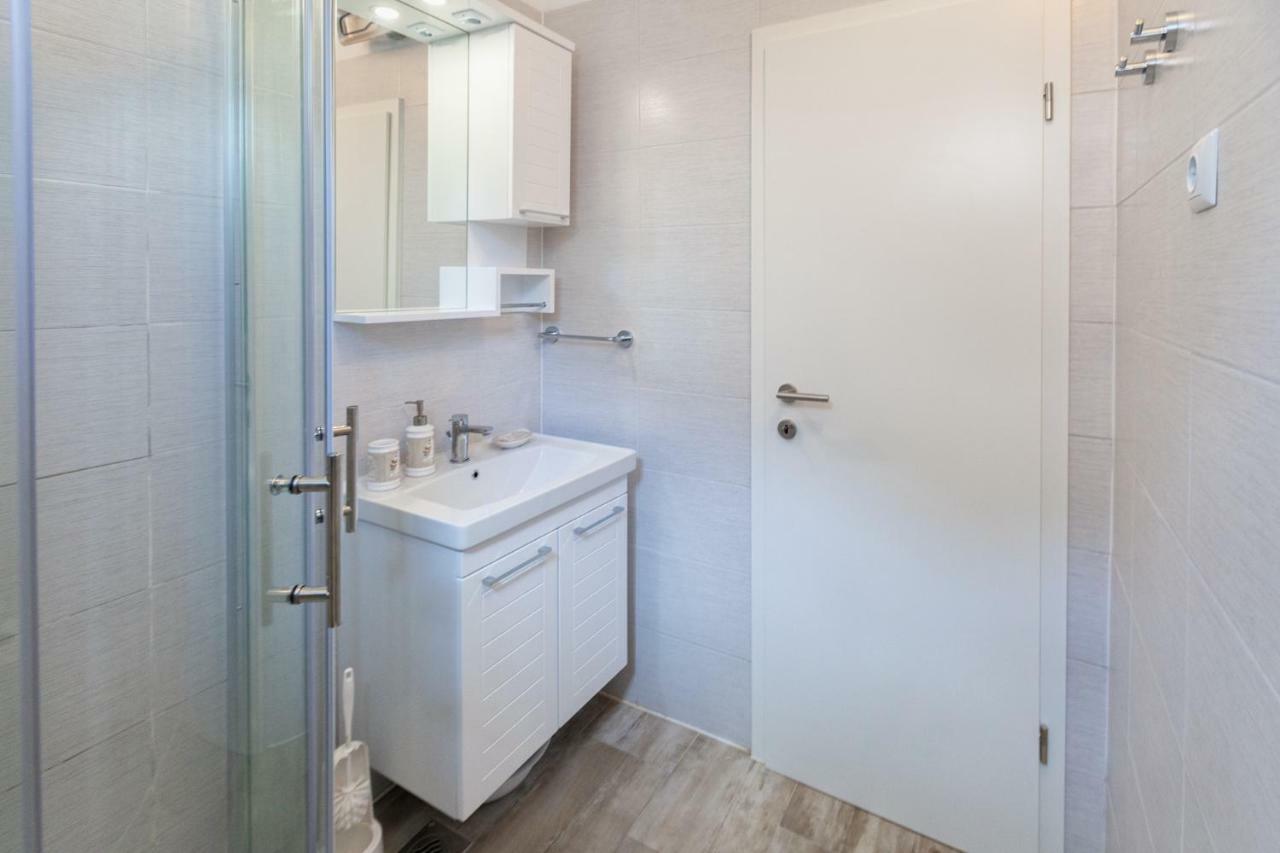 Apartment Ema Premantura Luaran gambar